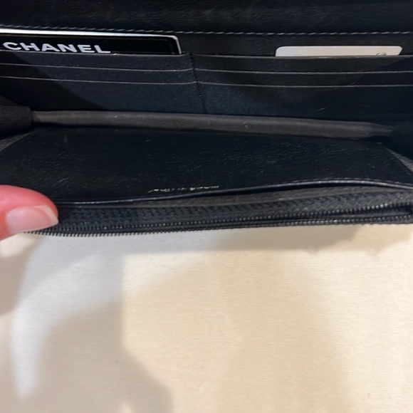 Chanel quilted smooth caviar wallet on a chain crossbody. - Picture 8 of 11